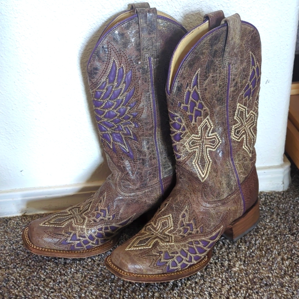 Corral vintage womens cowboy/ cowgirl boots size 8